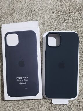 Silicone Case With Magsafe For iPhone 14 Plus, Midnight